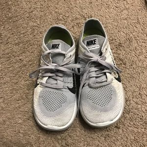 Nike flyknit tennis shoes